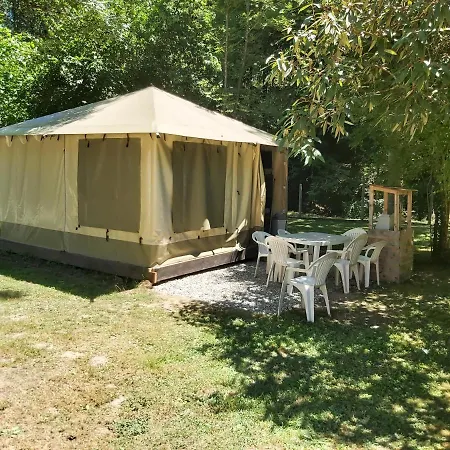 Camping Les Buis Kemping Fougax-et-Barrineuf